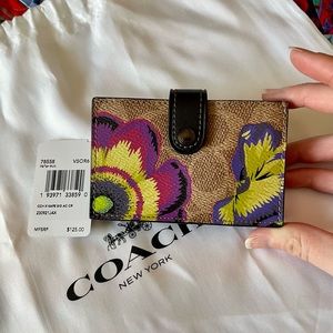 NWT Coach x Kaffe accordion card case